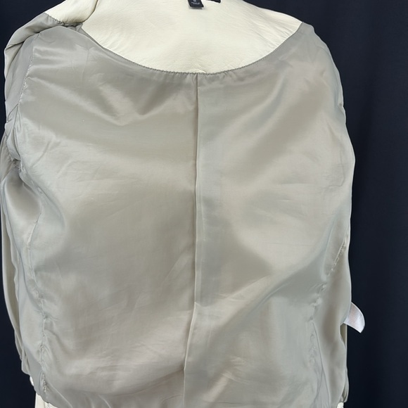 Uniqlo jacket - Picture 4 of 9